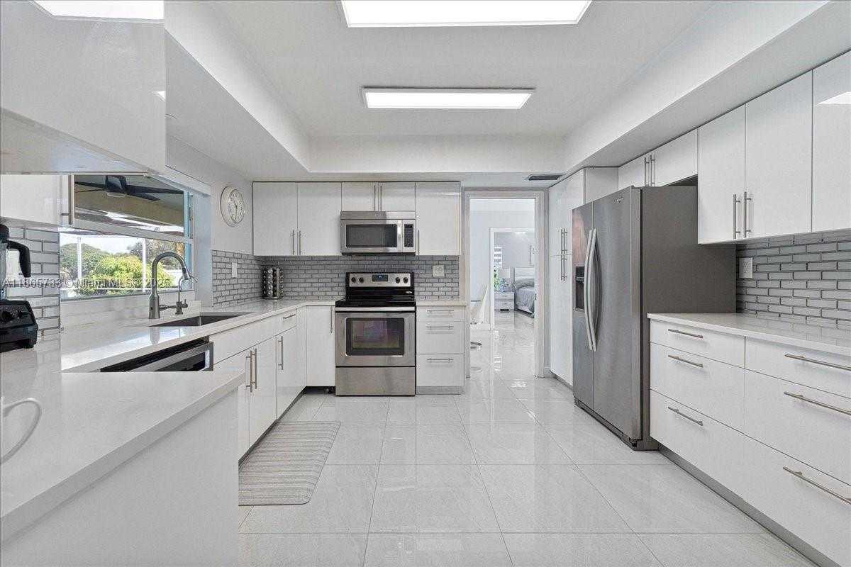 Small Image of 6581 SOUTH WEST 20TH CT, Plantation Number 11