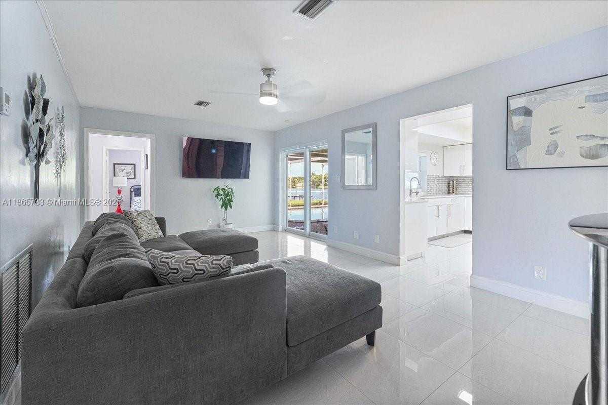 Small Image of 6581 SOUTH WEST 20TH CT, Plantation Number 13