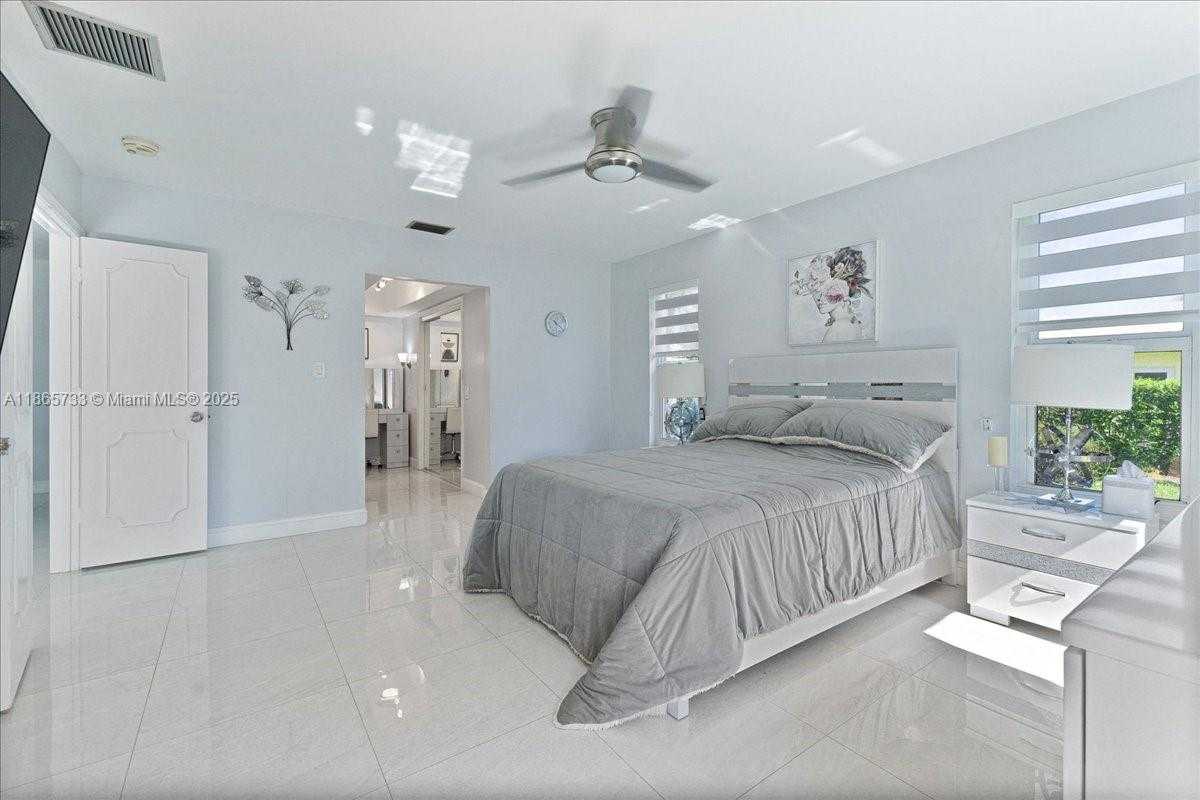 Small Image of 6581 SOUTH WEST 20TH CT, Plantation Number 15