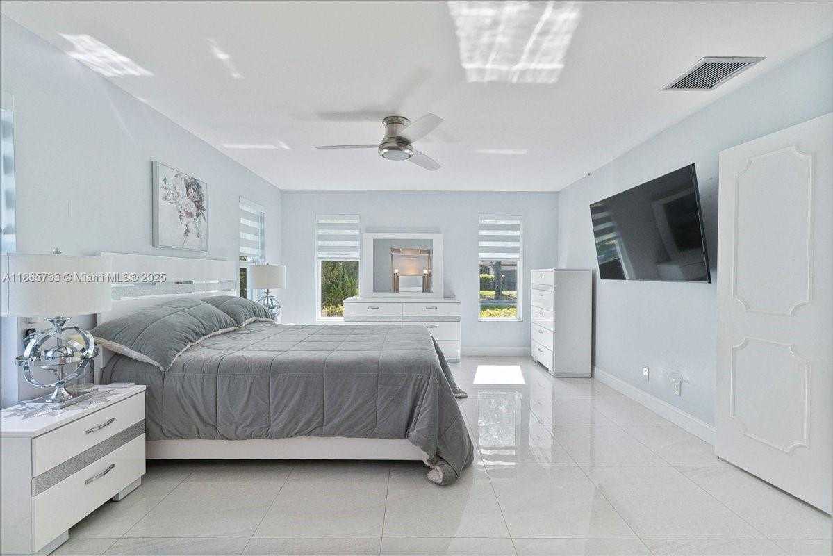 Small Image of 6581 SOUTH WEST 20TH CT, Plantation Number 16