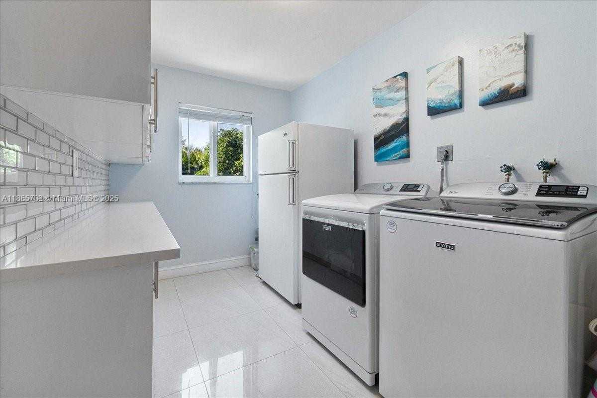 Small Image of 6581 SOUTH WEST 20TH CT, Plantation Number 27