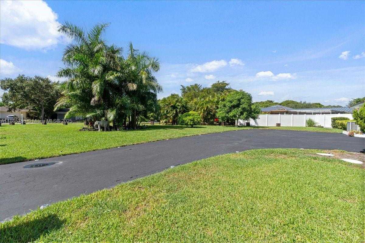 Small Image of 6581 SOUTH WEST 20TH CT, Plantation Number 43