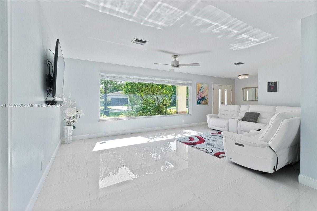 Small Image of 6581 SOUTH WEST 20TH CT, Plantation Number 7