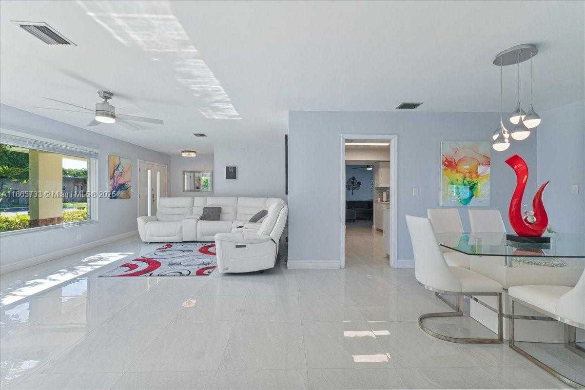 Small Image of 6581 SOUTH WEST 20TH CT, Plantation Number 8