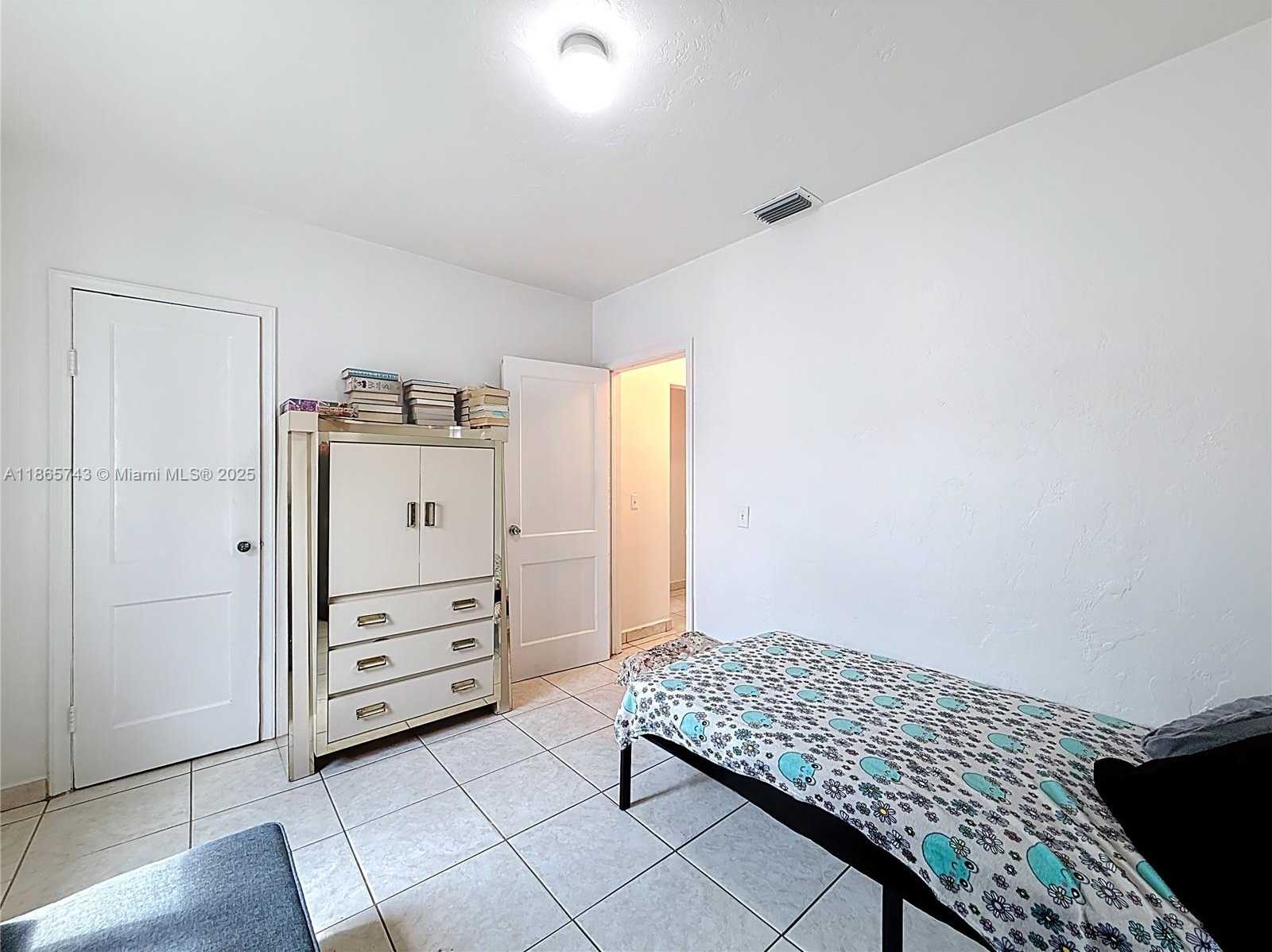 Small Image of 675 WEST 30TH ST, Hialeah Number 13