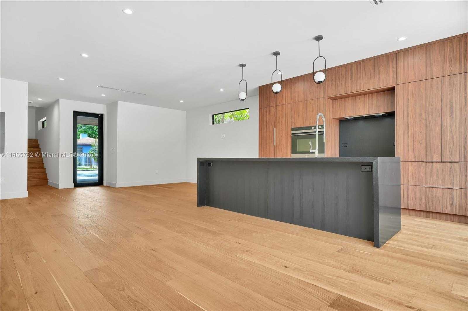 Small Image of 223 NORTH WEST 51ST ST, Miami Number 32