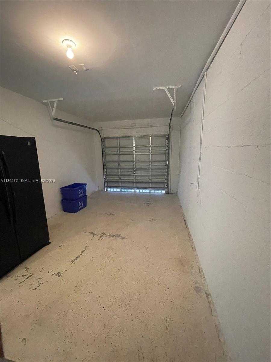 Small Image of 4030 EASTRIDGE CIR, Deerfield Beach Number 10