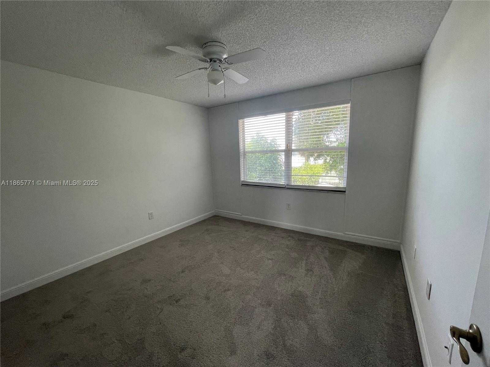 Small Image of 4030 EASTRIDGE CIR, Deerfield Beach Number 11