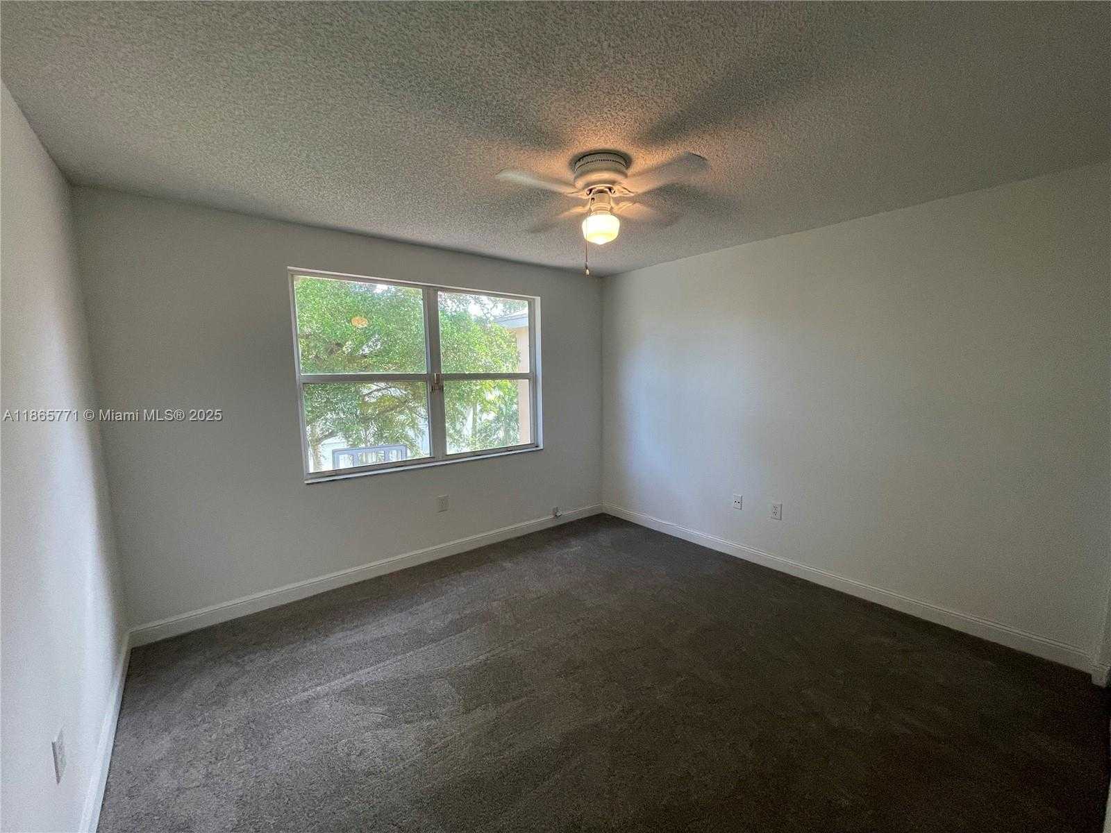 Small Image of 4030 EASTRIDGE CIR, Deerfield Beach Number 14