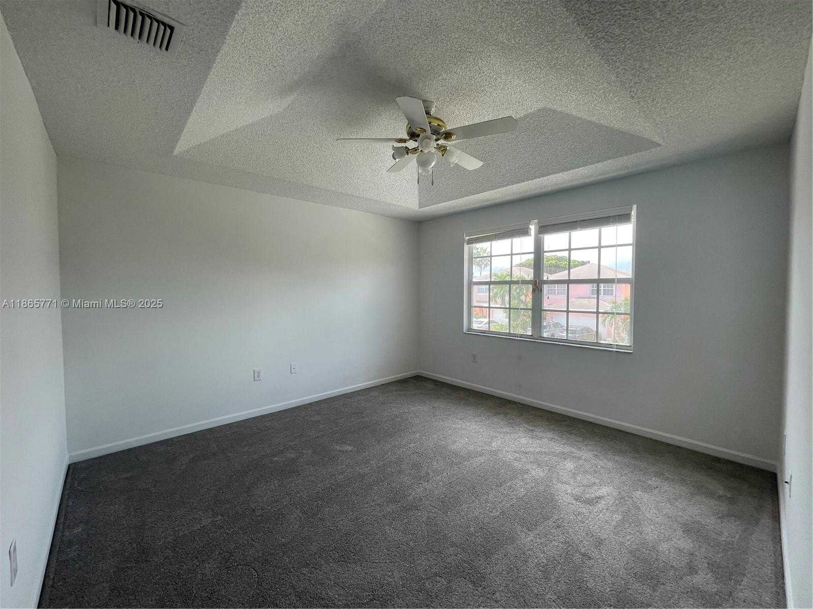 Small Image of 4030 EASTRIDGE CIR, Deerfield Beach Number 16
