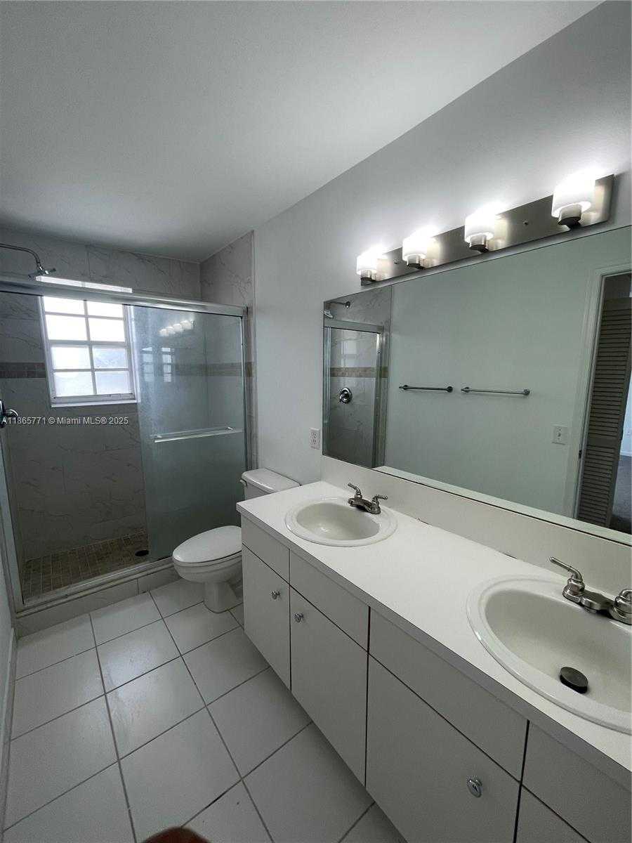 Small Image of 4030 EASTRIDGE CIR, Deerfield Beach Number 19