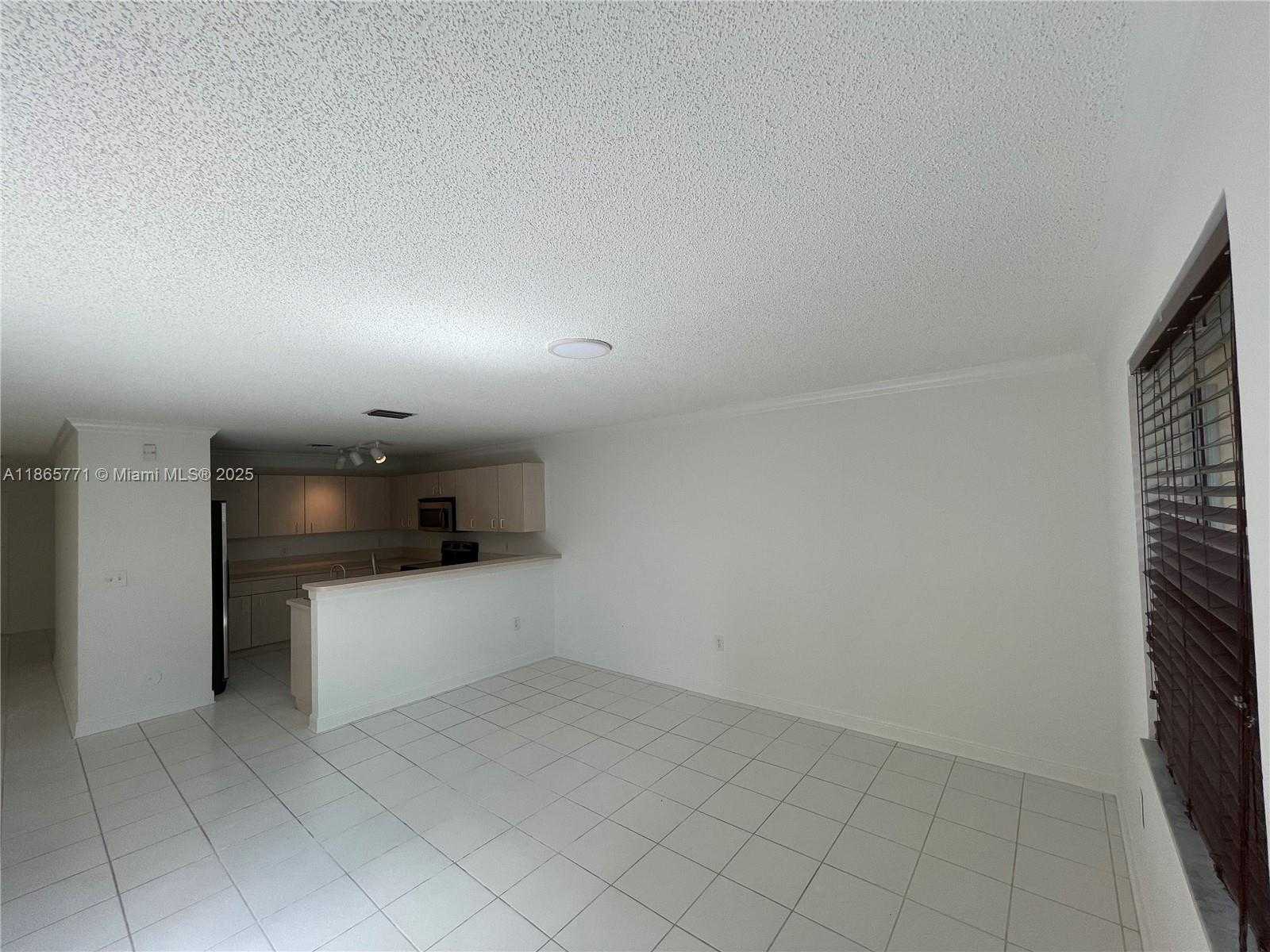 Small Image of 4030 EASTRIDGE CIR, Deerfield Beach Number 5