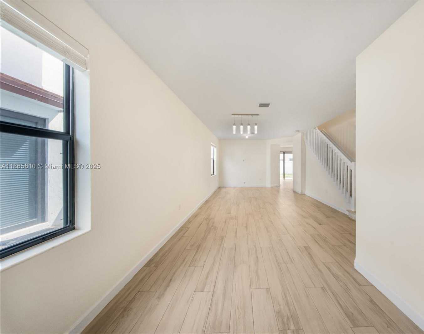 Small Image of 10521 WEST 35TH WAY, Hialeah Number 11