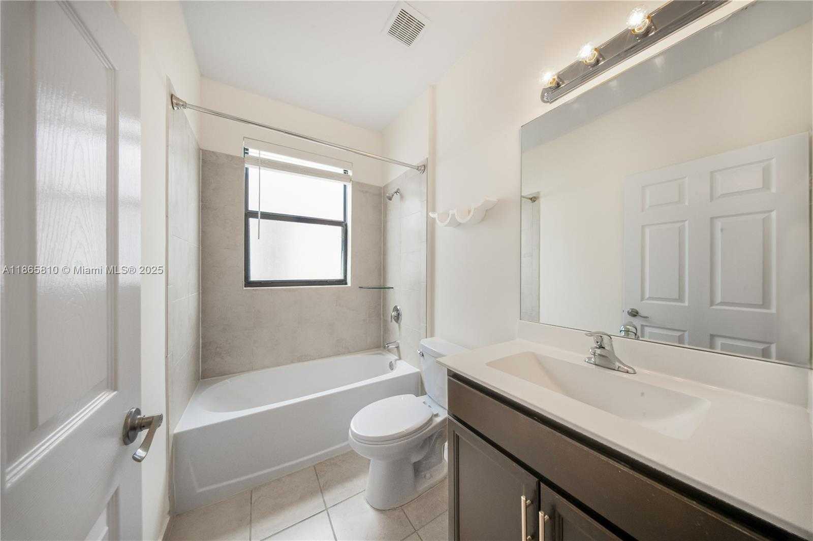 Small Image of 10521 WEST 35TH WAY, Hialeah Number 18