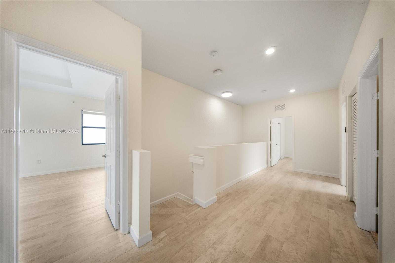 Small Image of 10521 WEST 35TH WAY, Hialeah Number 19
