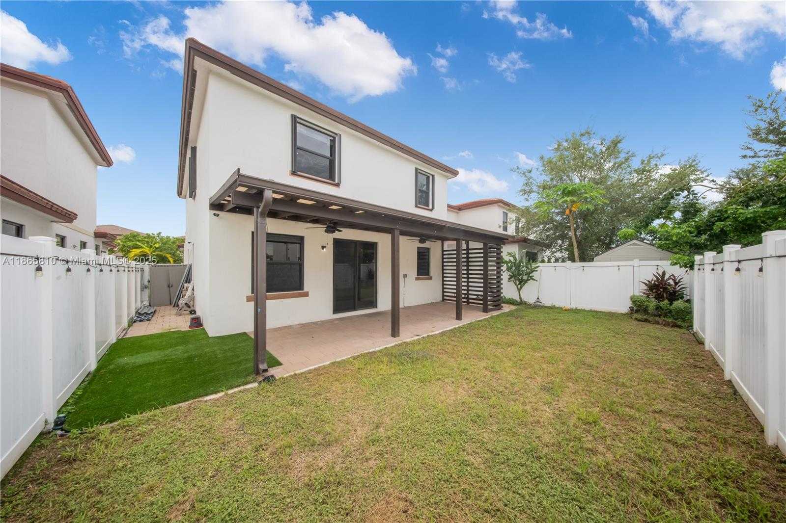 Small Image of 10521 WEST 35TH WAY, Hialeah Number 23