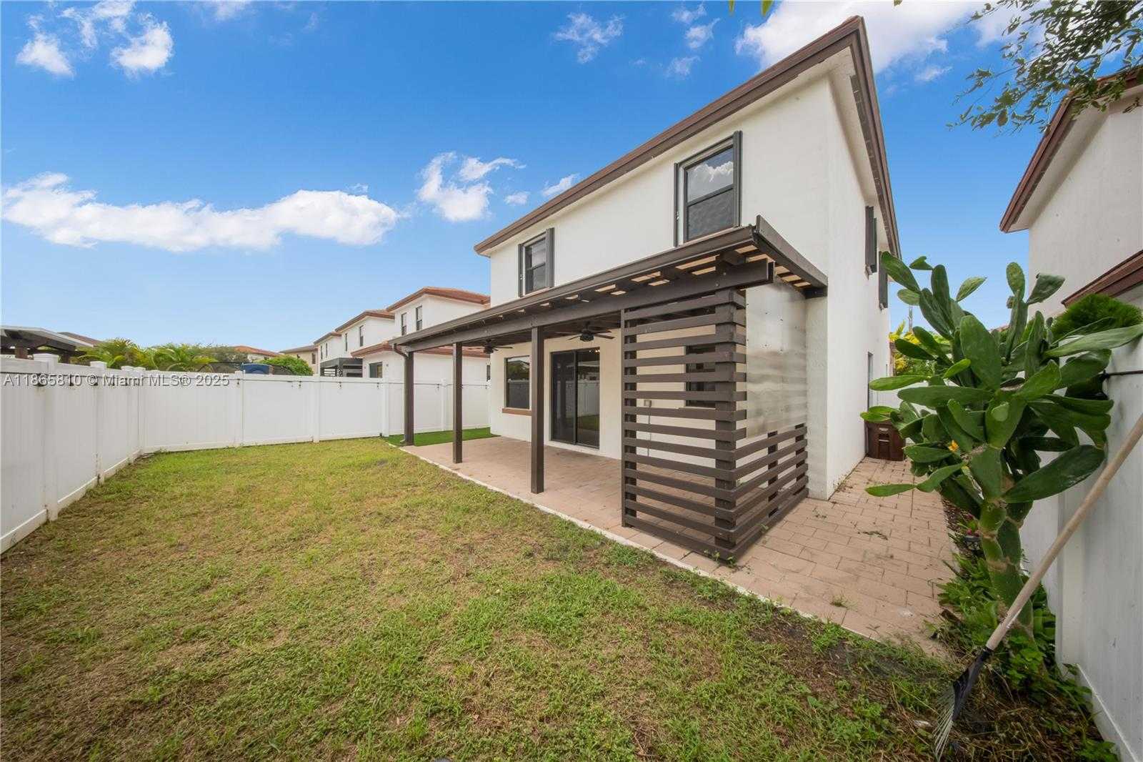 Small Image of 10521 WEST 35TH WAY, Hialeah Number 24
