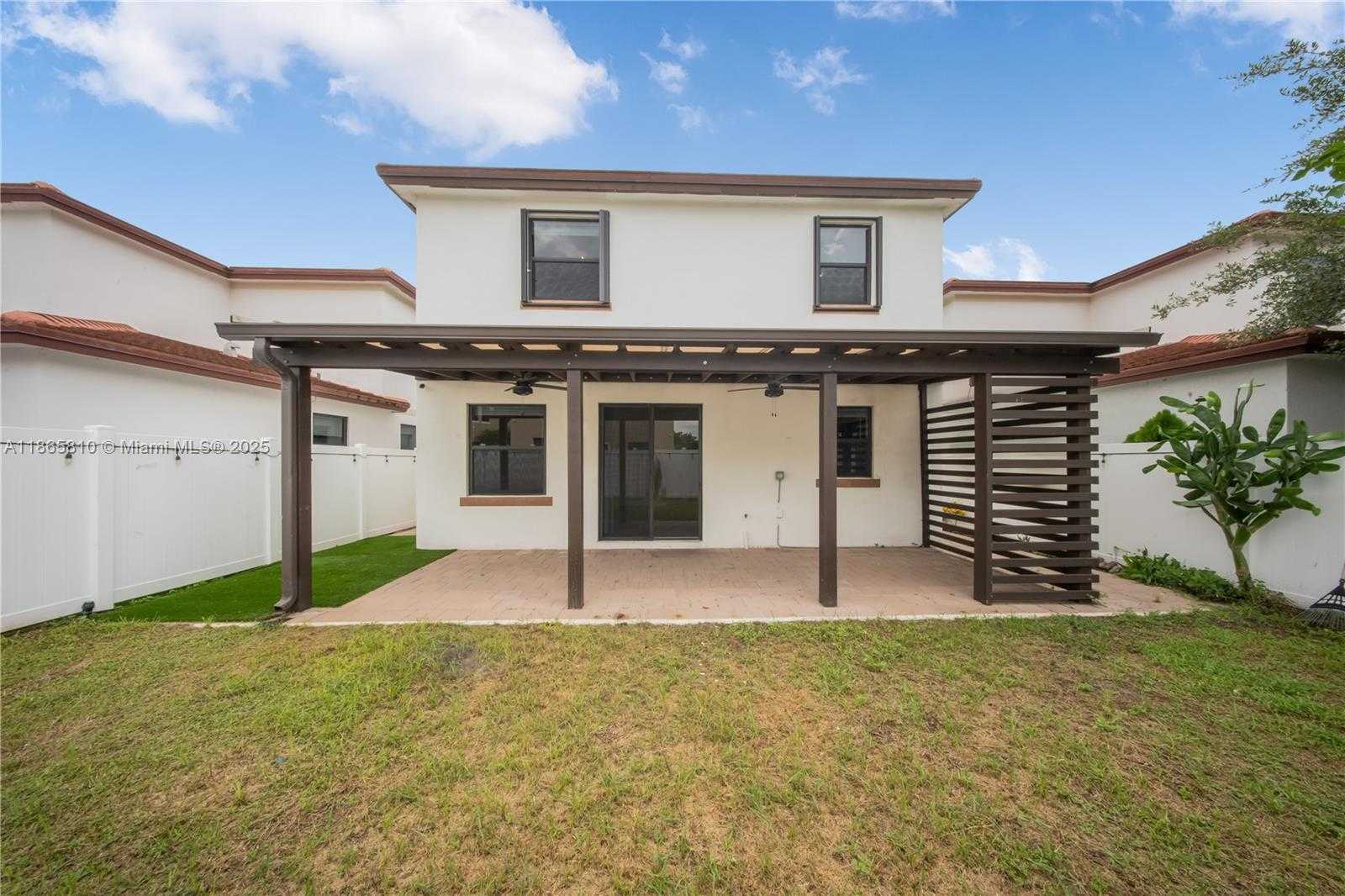 Small Image of 10521 WEST 35TH WAY, Hialeah Number 25