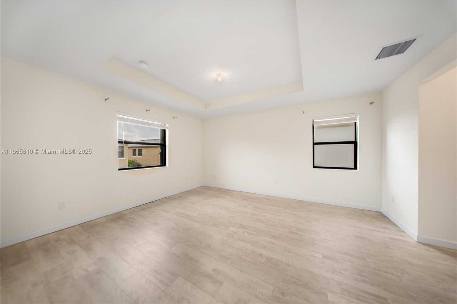 Small Image of 10521 WEST 35TH WAY, Hialeah Number 27