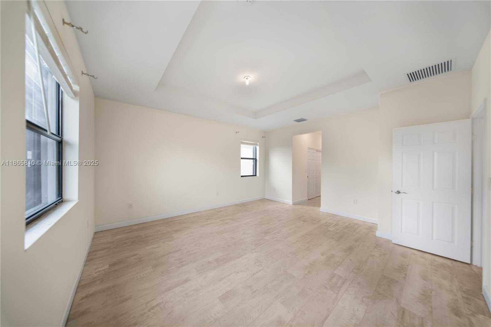 Small Image of 10521 WEST 35TH WAY, Hialeah Number 28