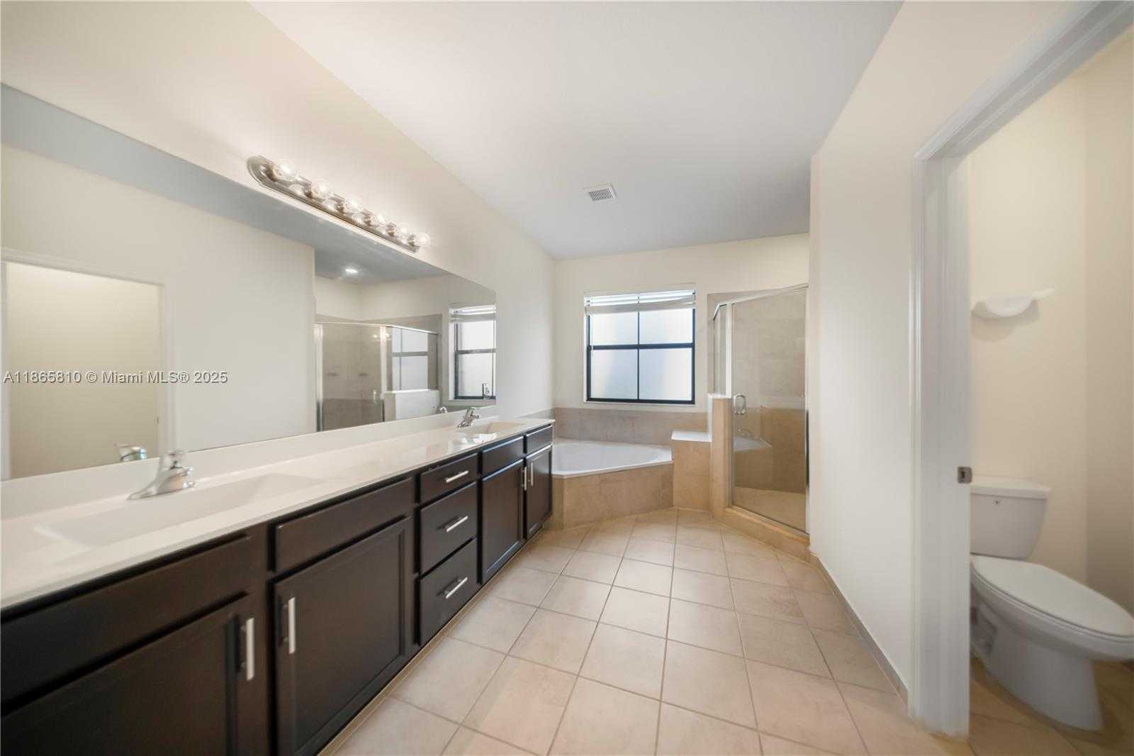 Small Image of 10521 WEST 35TH WAY, Hialeah Number 29