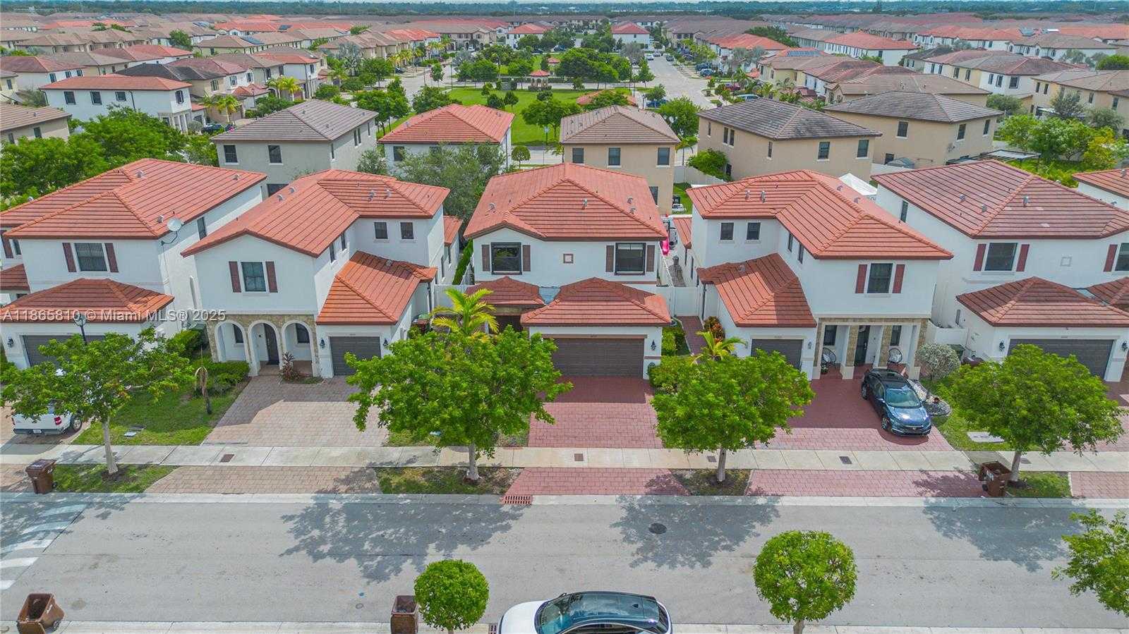 Small Image of 10521 WEST 35TH WAY, Hialeah Number 3