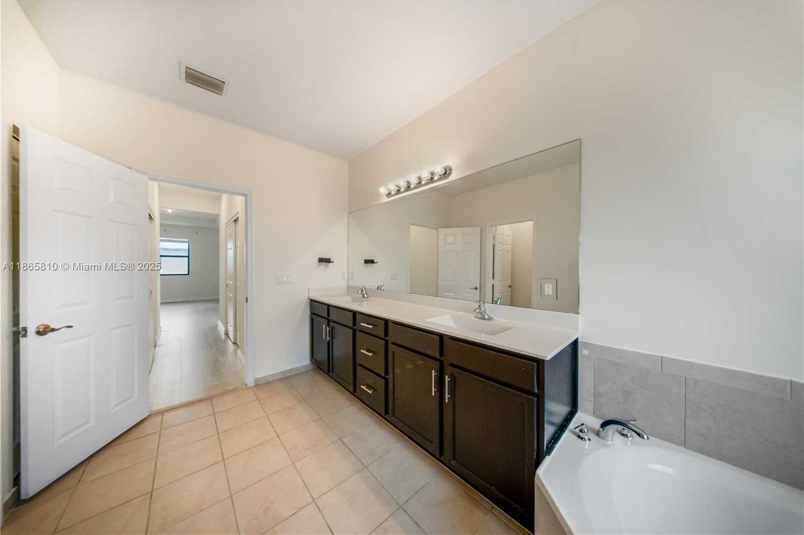 Small Image of 10521 WEST 35TH WAY, Hialeah Number 30