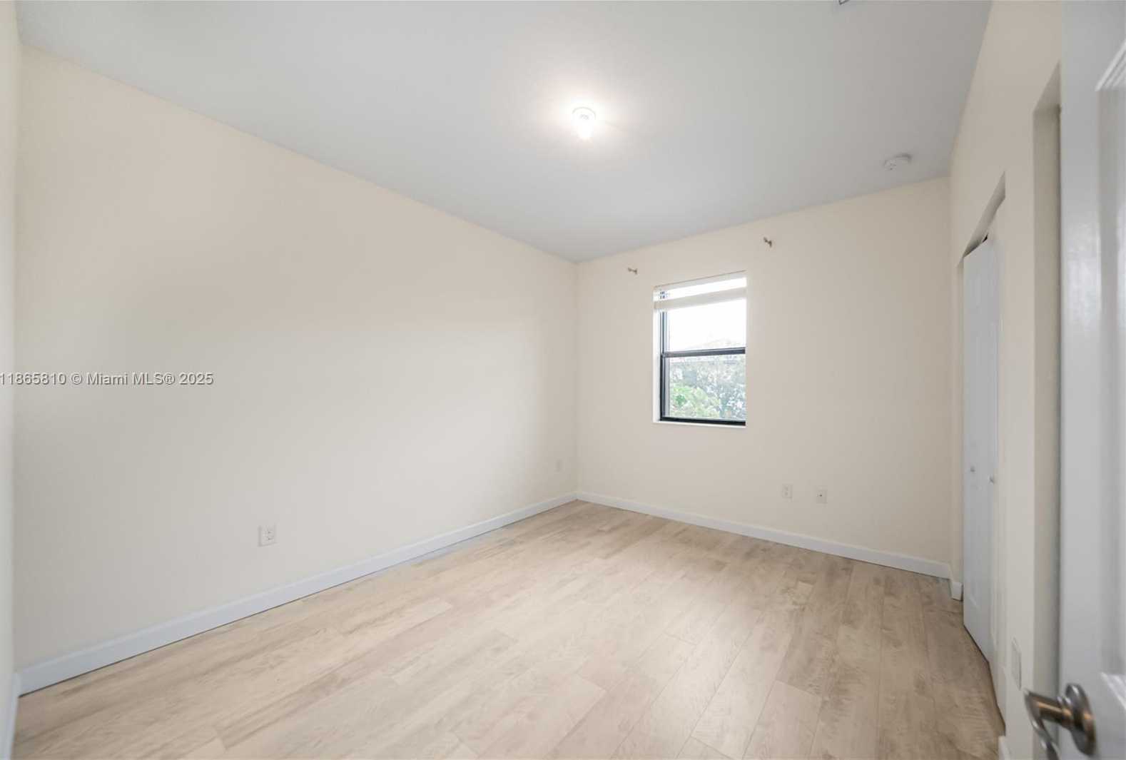 Small Image of 10521 WEST 35TH WAY, Hialeah Number 33