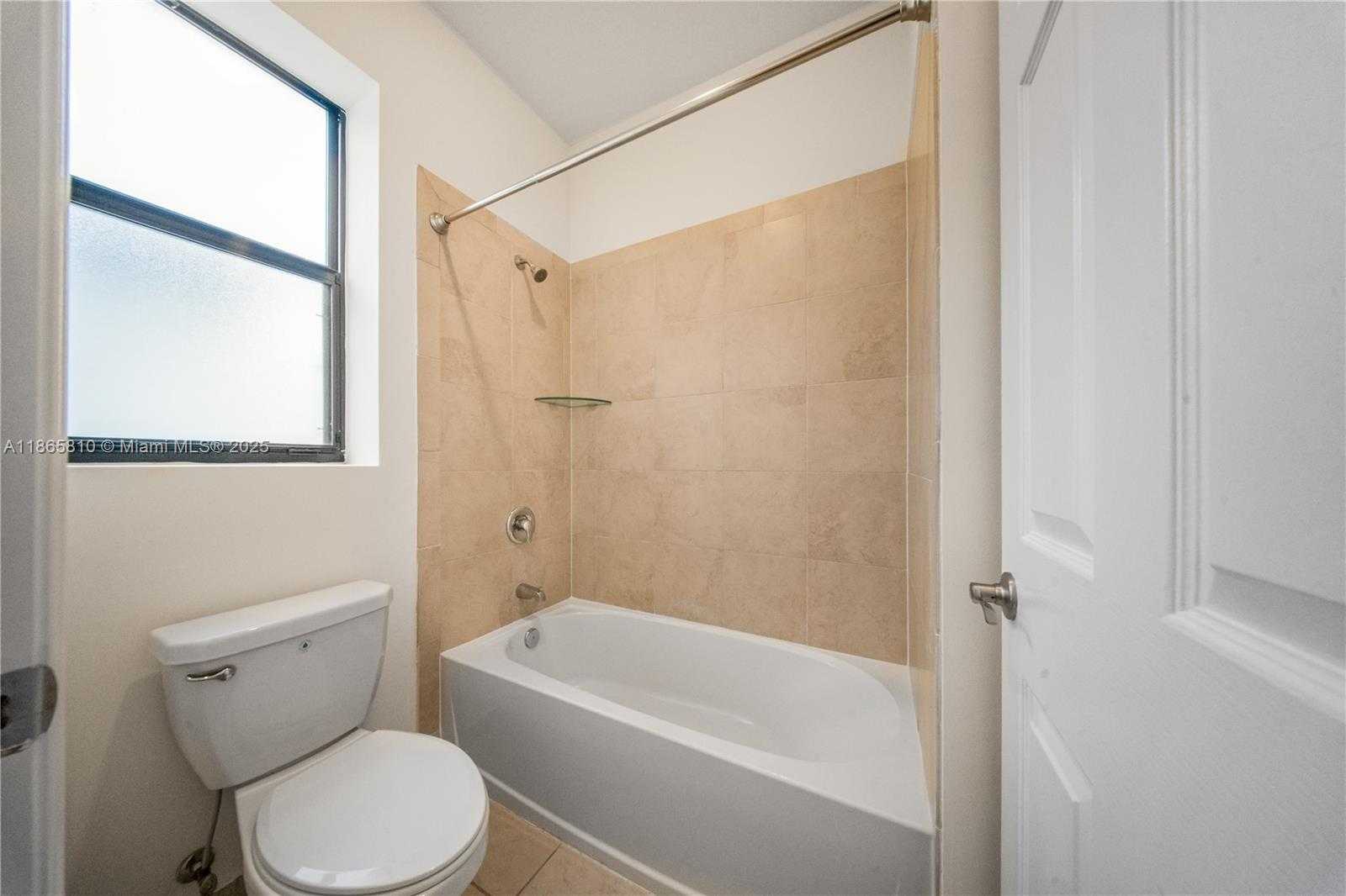 Small Image of 10521 WEST 35TH WAY, Hialeah Number 36