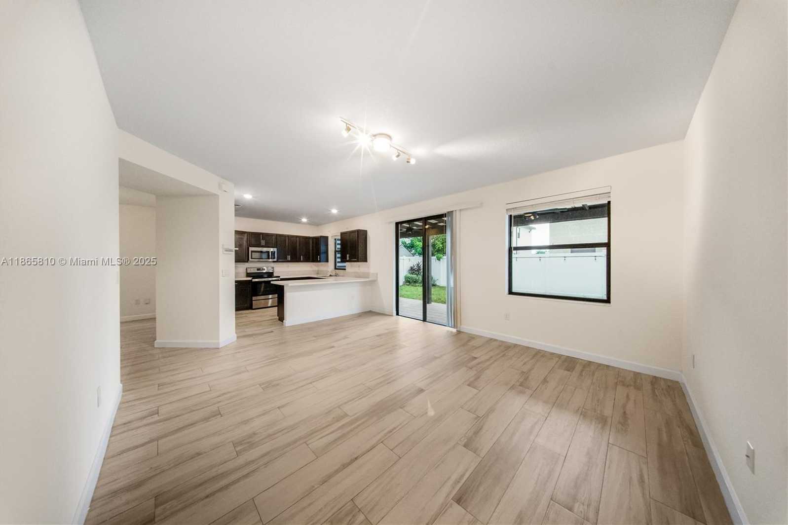 Small Image of 10521 WEST 35TH WAY, Hialeah Number 38