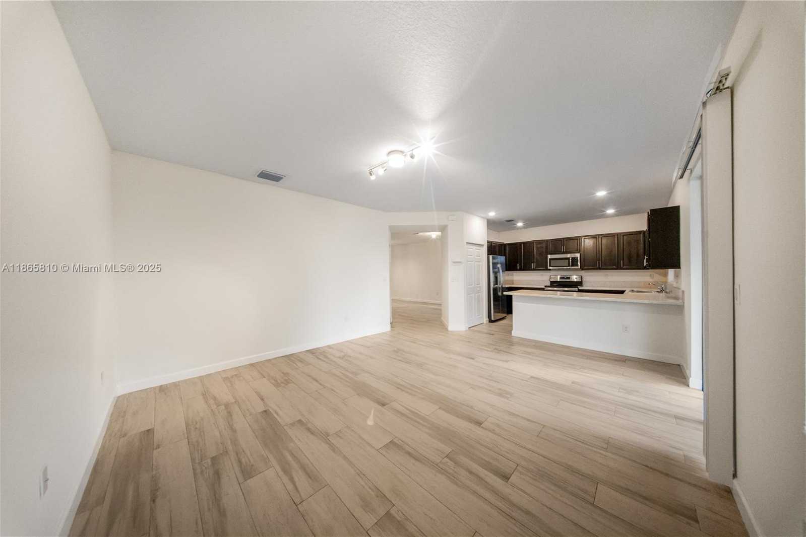 Small Image of 10521 WEST 35TH WAY, Hialeah Number 39