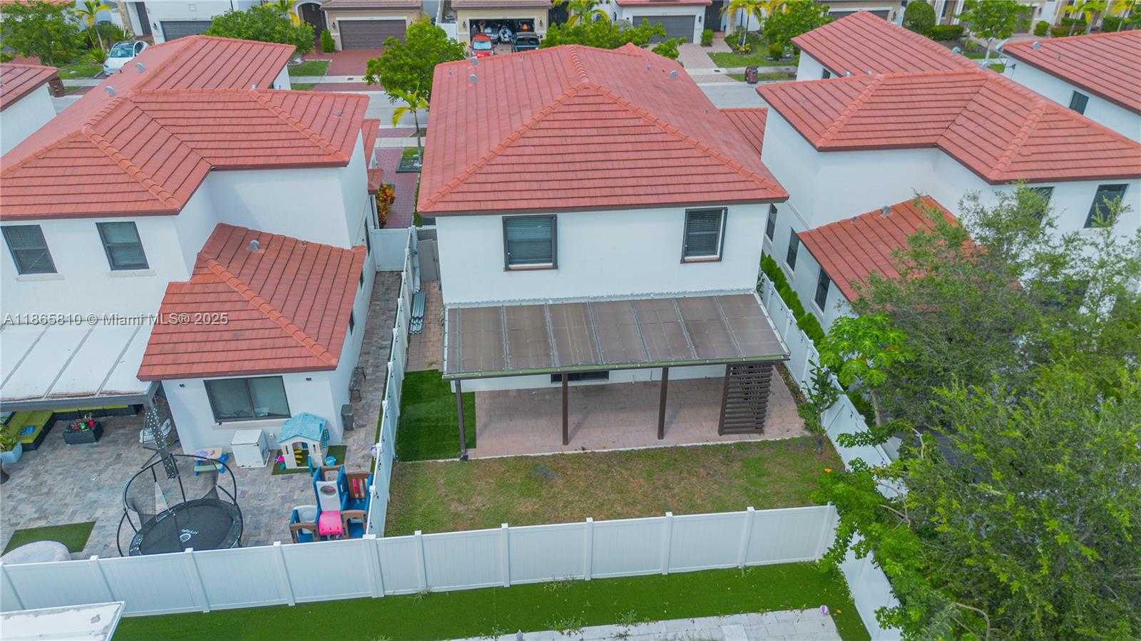 Small Image of 10521 WEST 35TH WAY, Hialeah Number 4