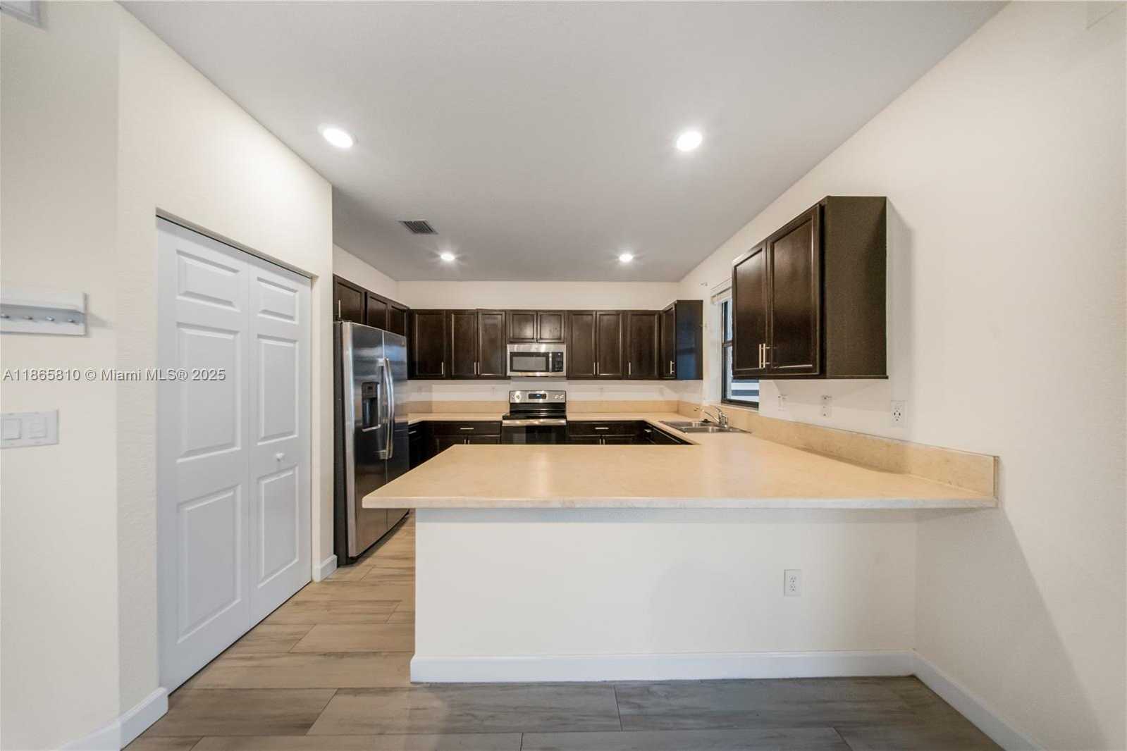 Small Image of 10521 WEST 35TH WAY, Hialeah Number 40