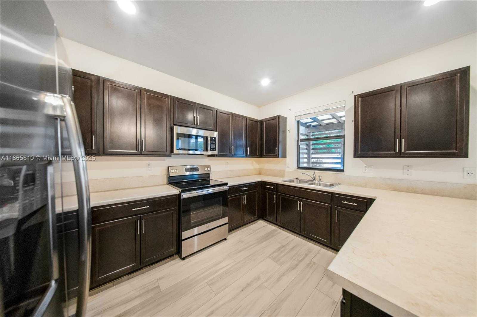 Small Image of 10521 WEST 35TH WAY, Hialeah Number 41