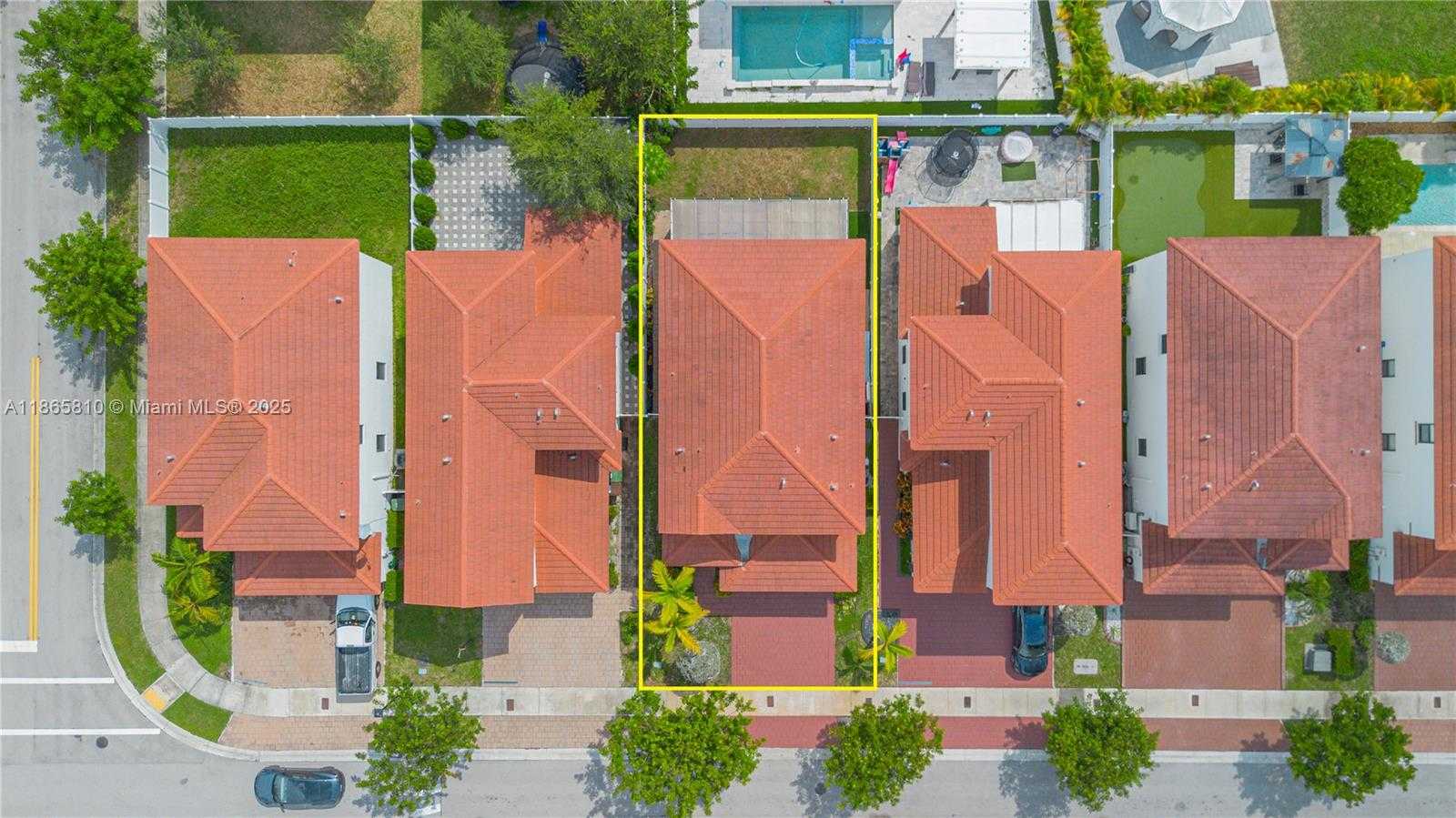 Small Image of 10521 WEST 35TH WAY, Hialeah Number 45