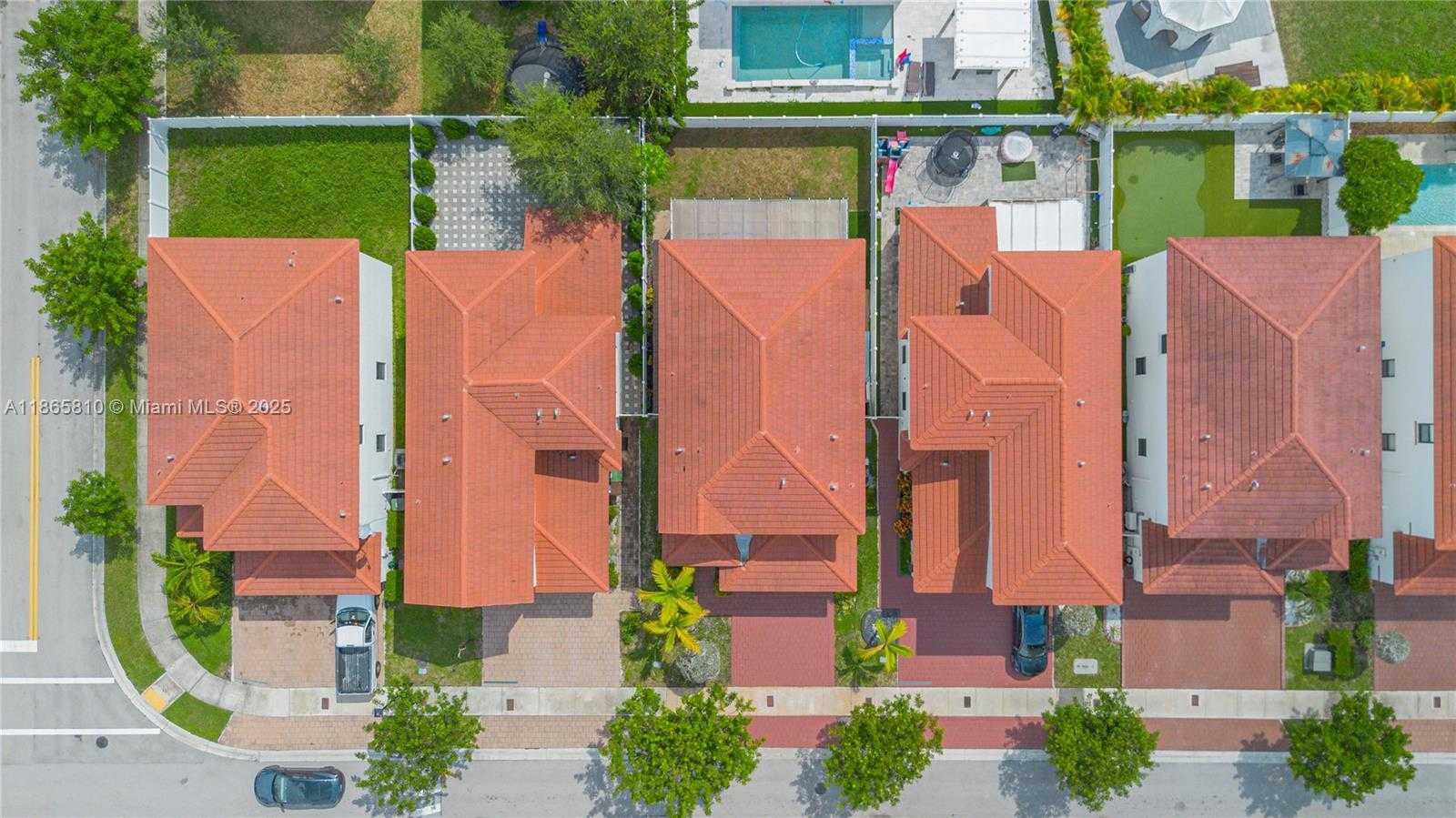 Small Image of 10521 WEST 35TH WAY, Hialeah Number 6