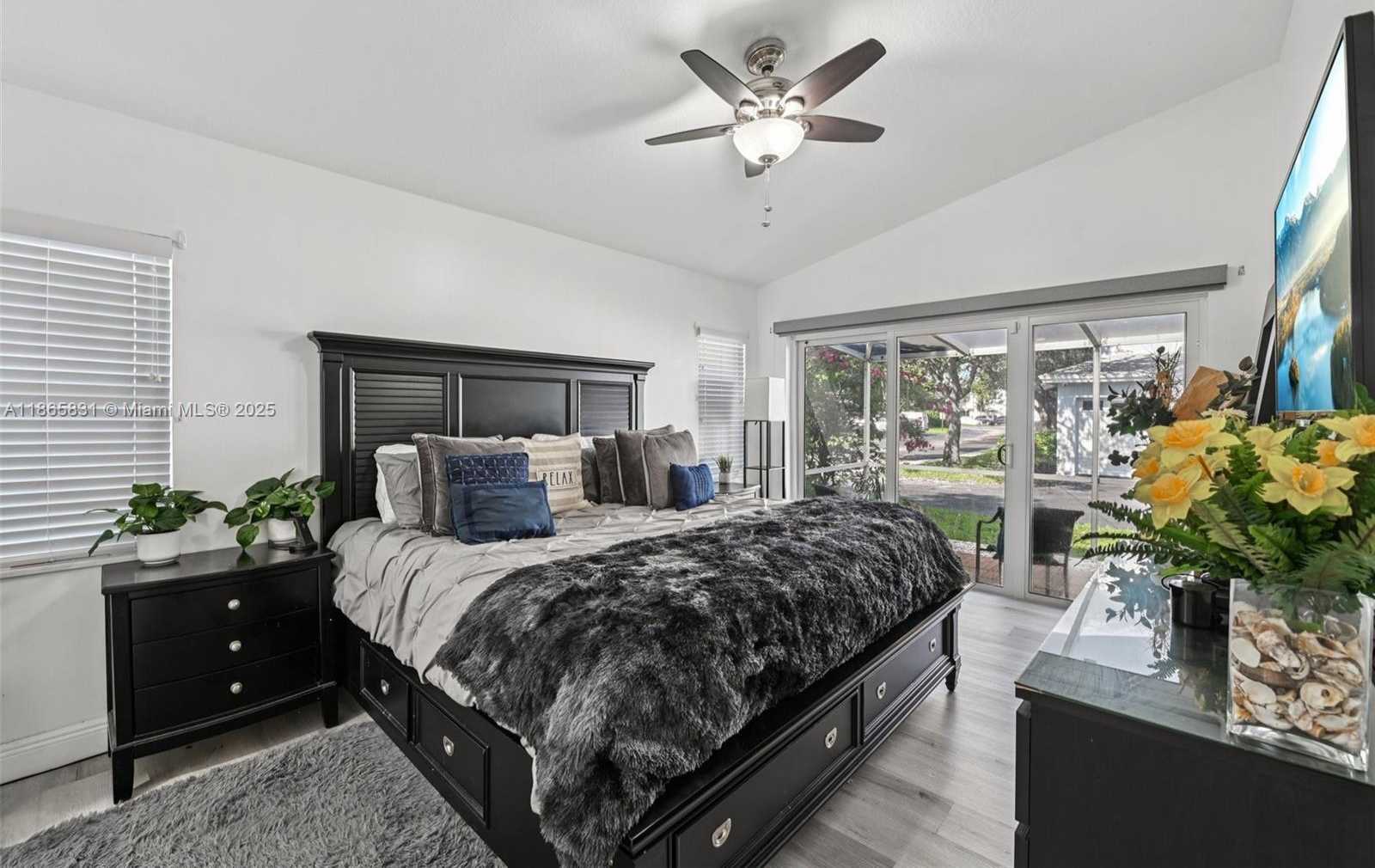 Small Image of 10681 LAGO WELLEBY DR, Sunrise Number 17