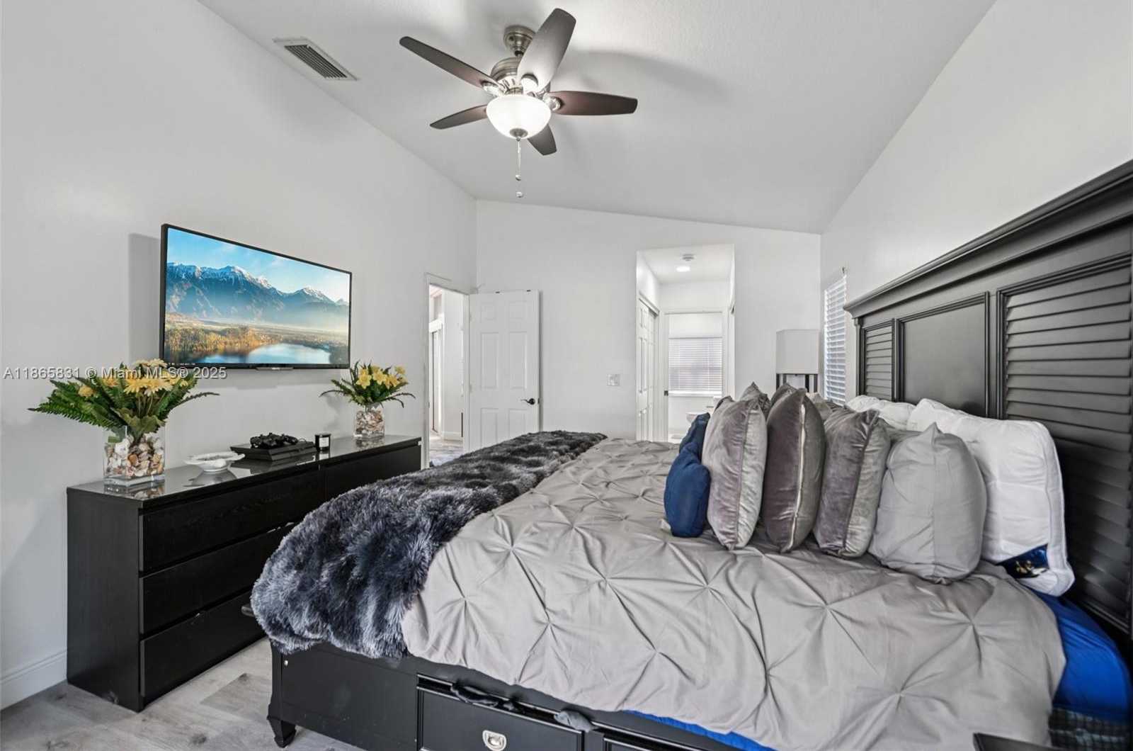 Small Image of 10681 LAGO WELLEBY DR, Sunrise Number 19
