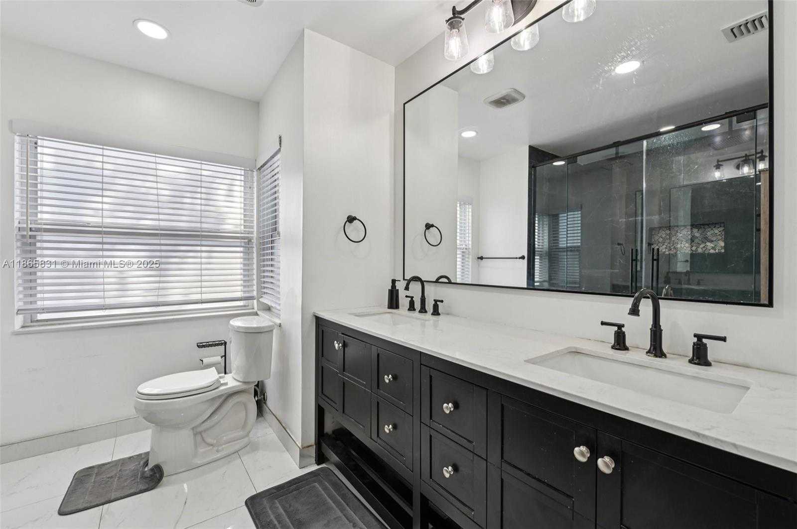 Small Image of 10681 LAGO WELLEBY DR, Sunrise Number 21