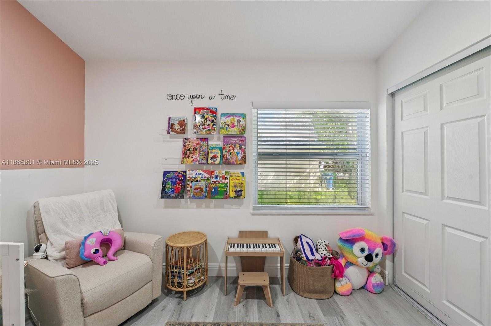 Small Image of 10681 LAGO WELLEBY DR, Sunrise Number 31