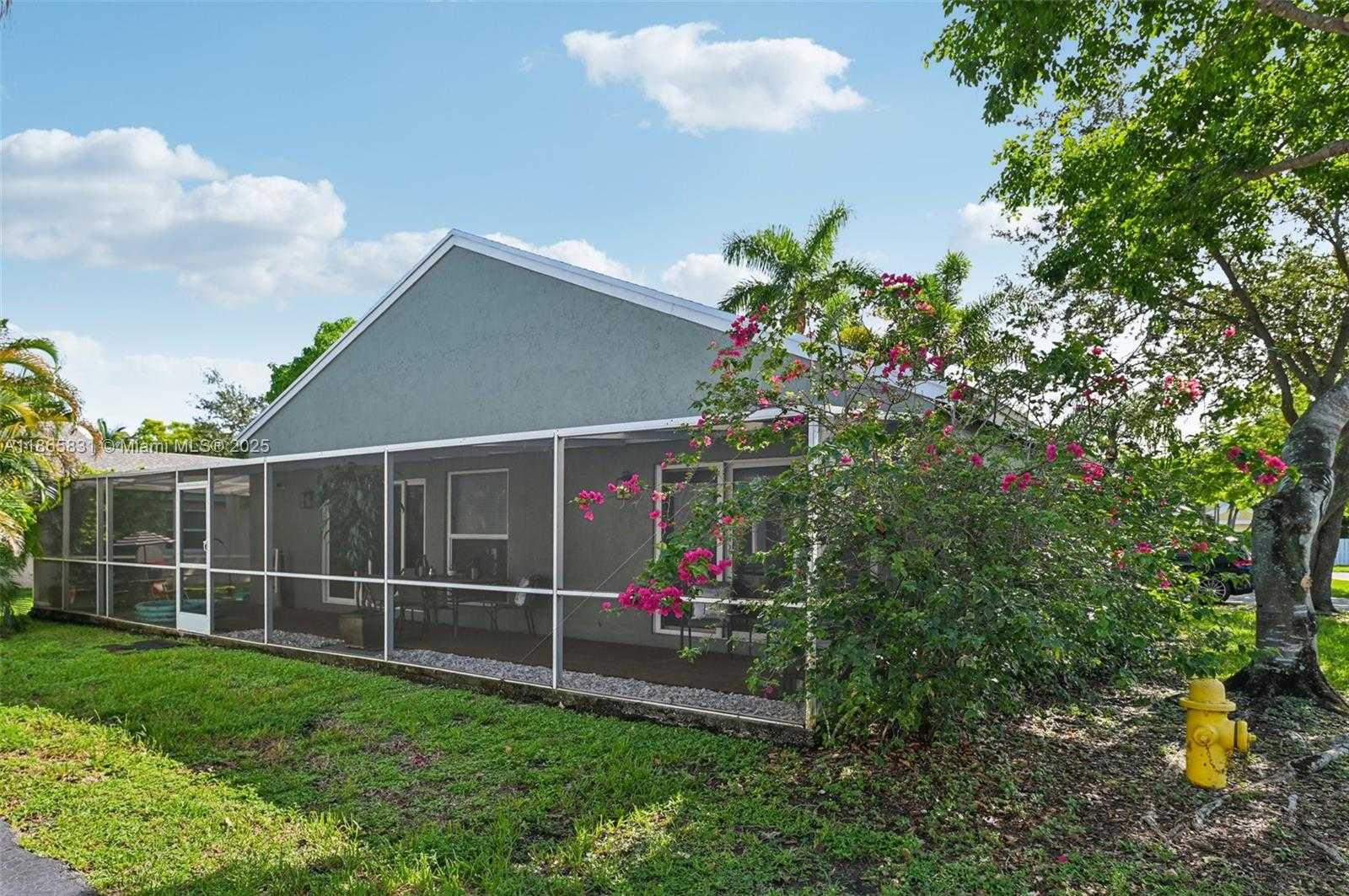 Small Image of 10681 LAGO WELLEBY DR, Sunrise Number 32