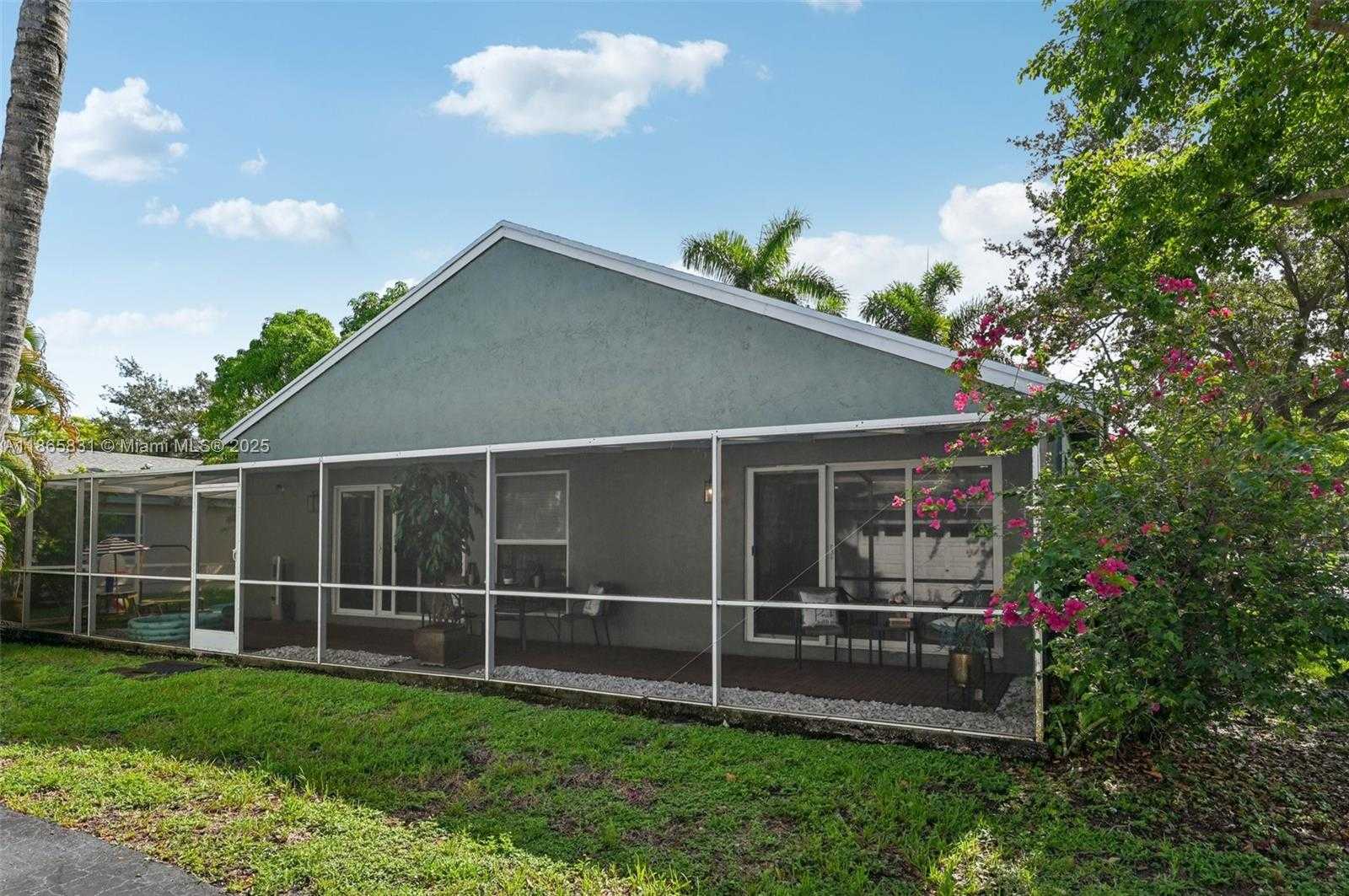 Small Image of 10681 LAGO WELLEBY DR, Sunrise Number 33