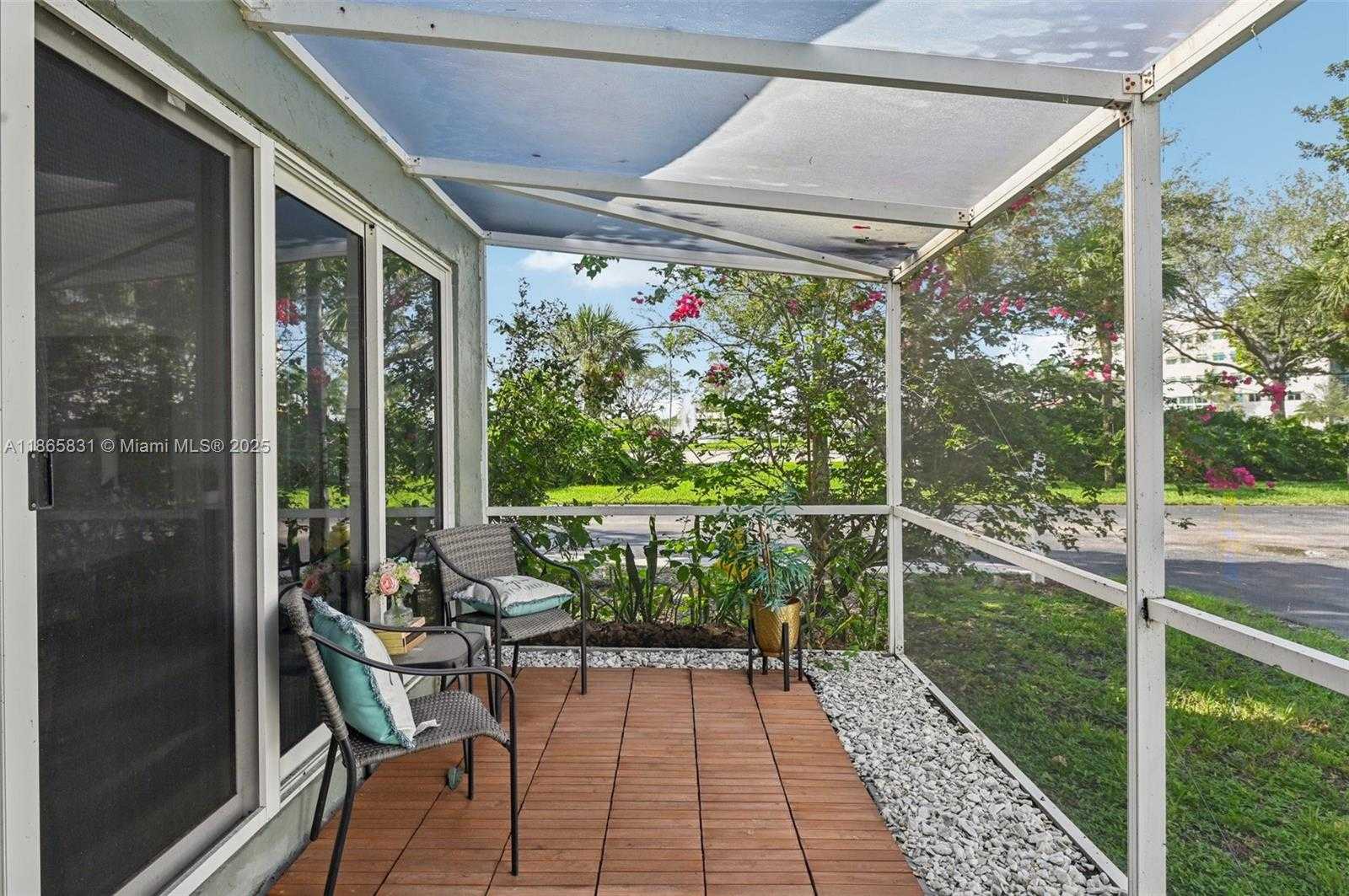 Small Image of 10681 LAGO WELLEBY DR, Sunrise Number 35