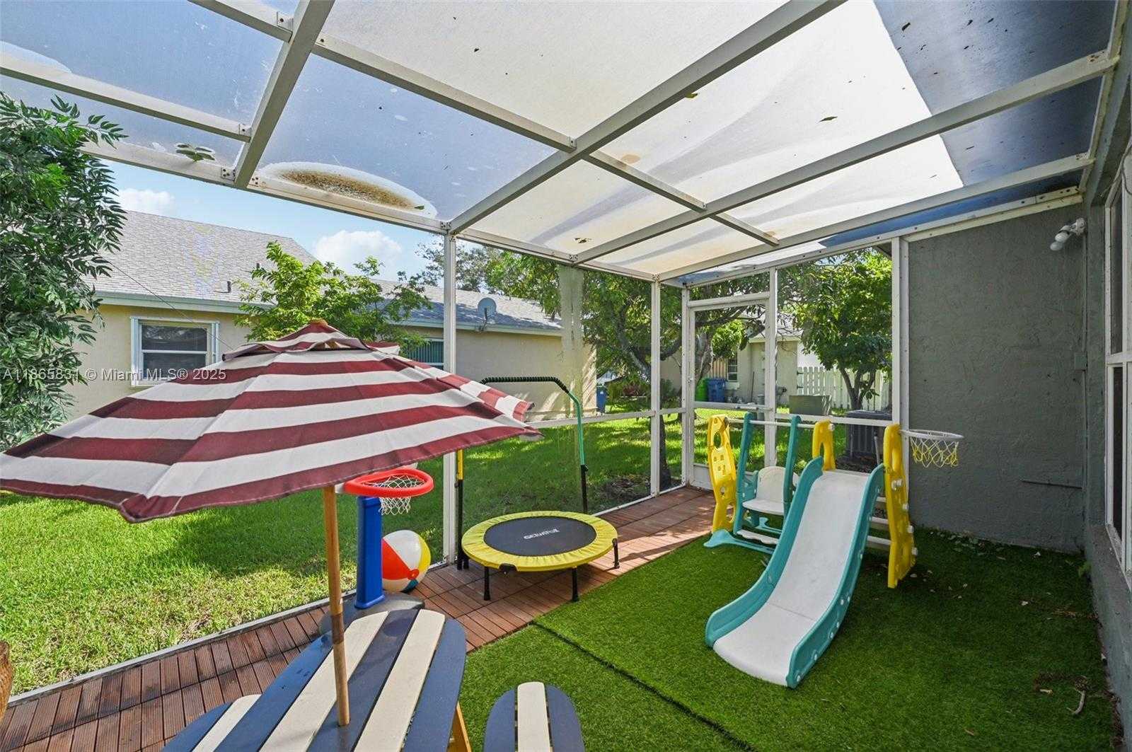 Small Image of 10681 LAGO WELLEBY DR, Sunrise Number 36