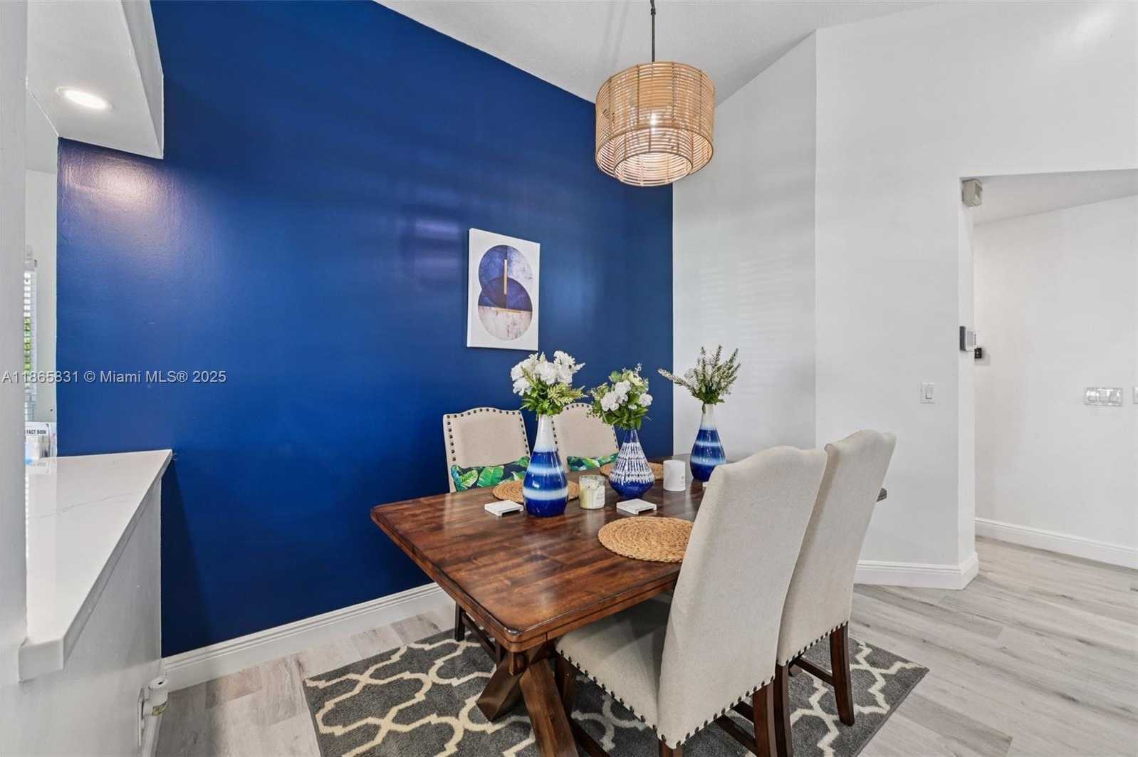 Small Image of 10681 LAGO WELLEBY DR, Sunrise Number 6