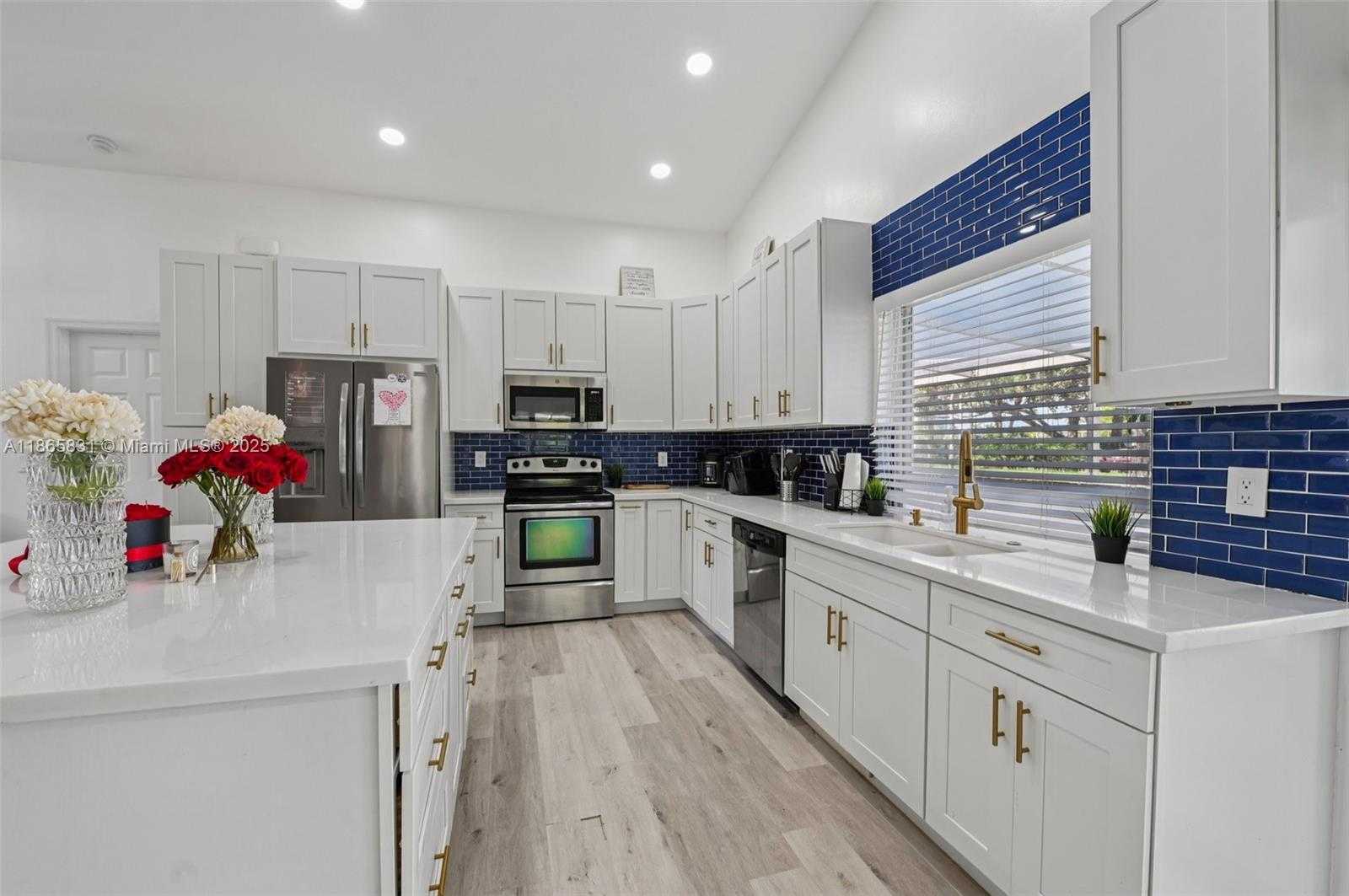 Small Image of 10681 LAGO WELLEBY DR, Sunrise Number 8