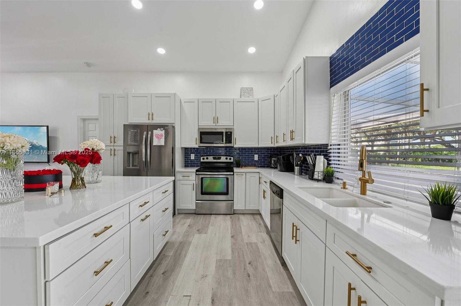 Small Image of 10681 LAGO WELLEBY DR, Sunrise Number 9