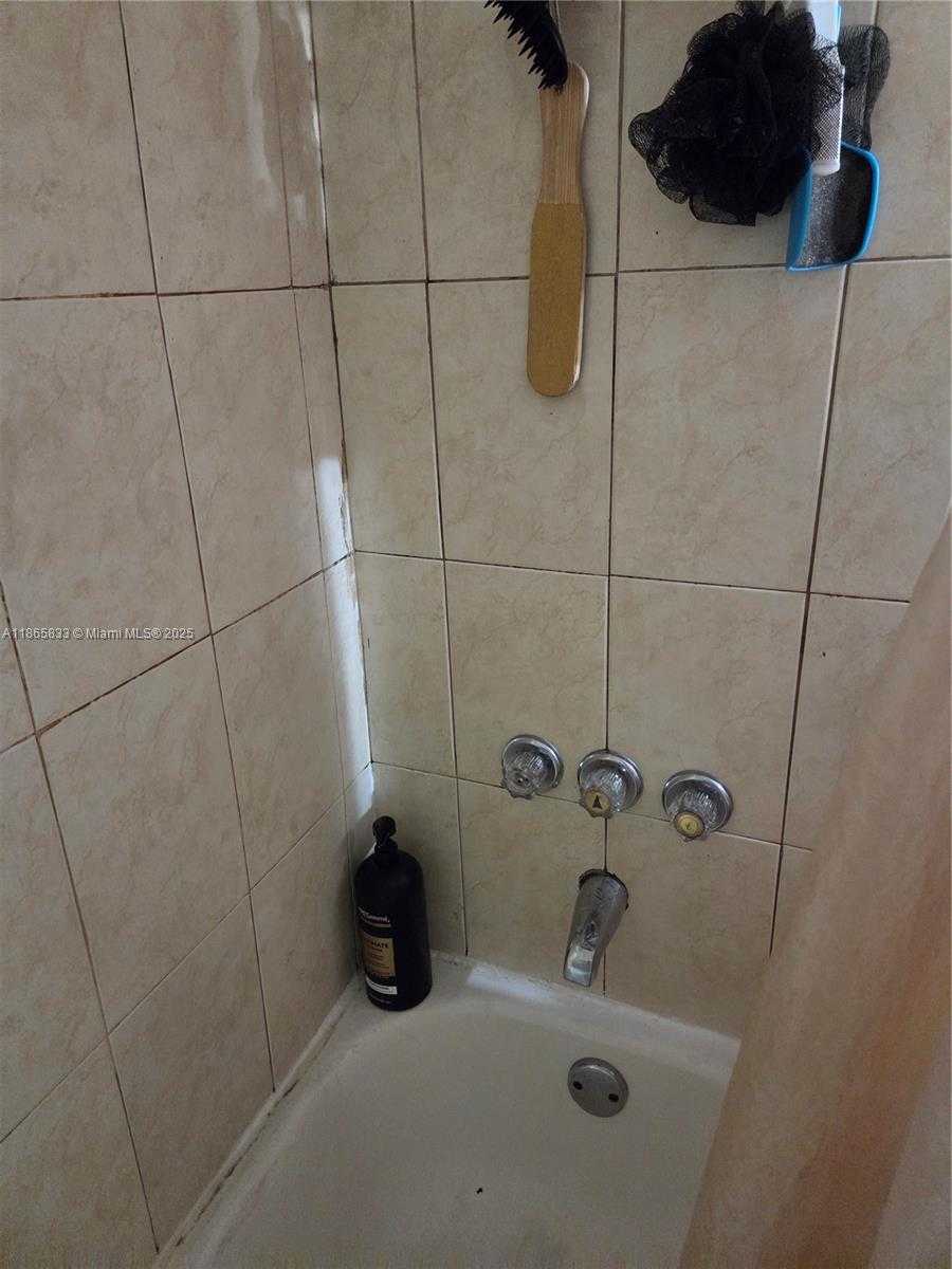 Small Image of 5231 GENEVA WAY, Doral Number 12