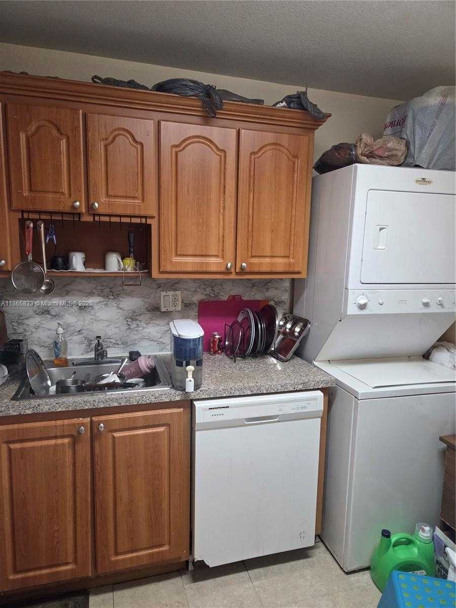 Small Image of 5231 GENEVA WAY, Doral Number 5