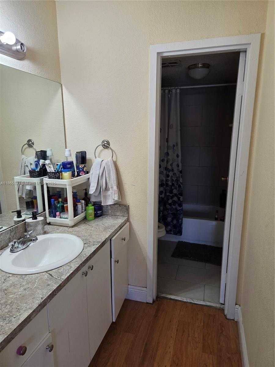Small Image of 5231 GENEVA WAY, Doral Number 6